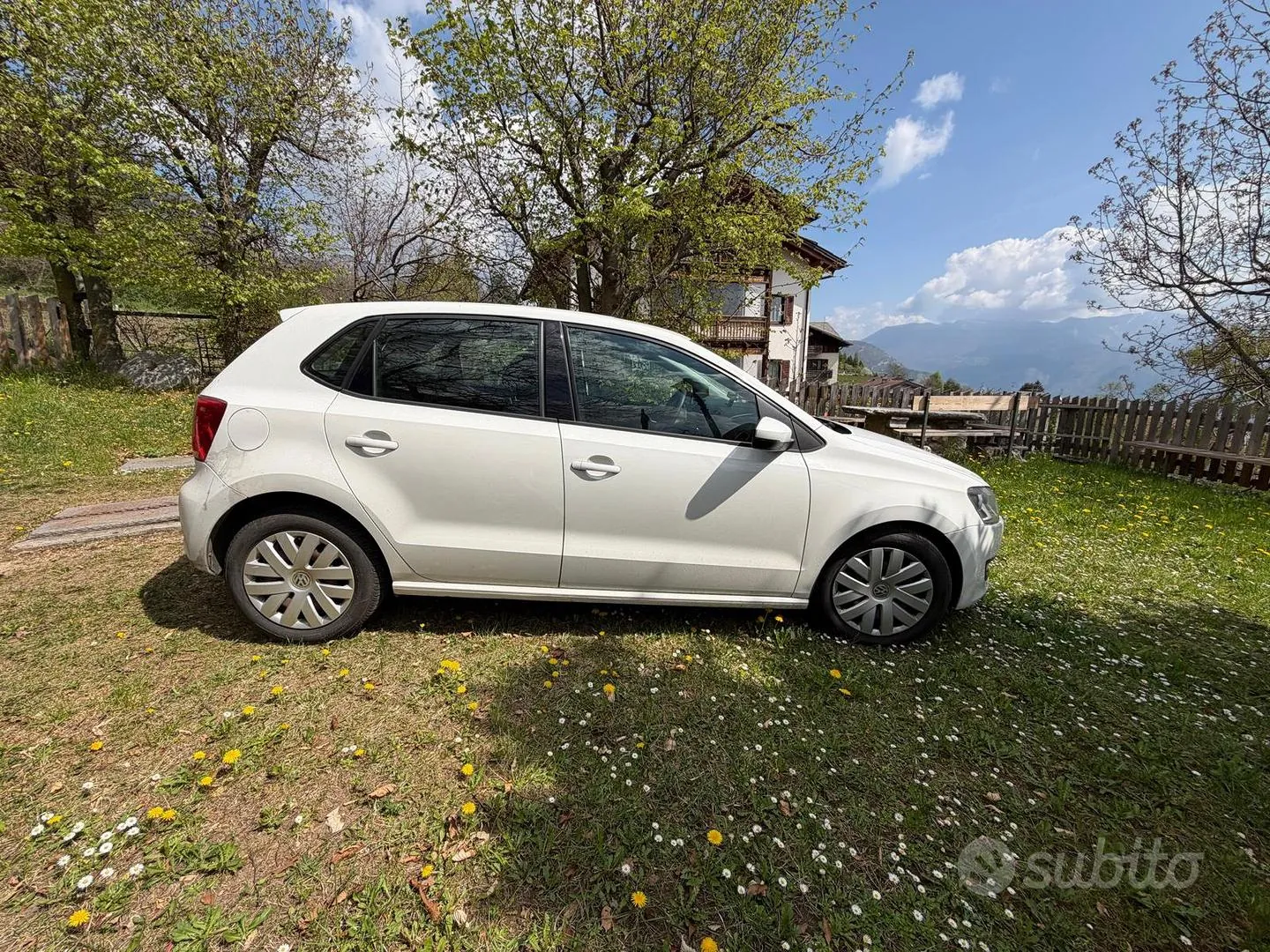 Volkswagen Polo 2011 photo 4