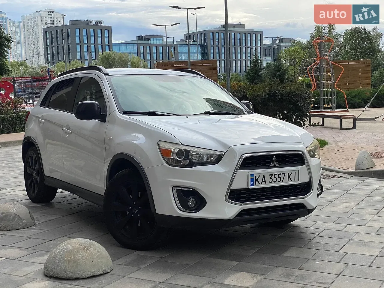 Mitsubishi Outlander 2013 photo 2