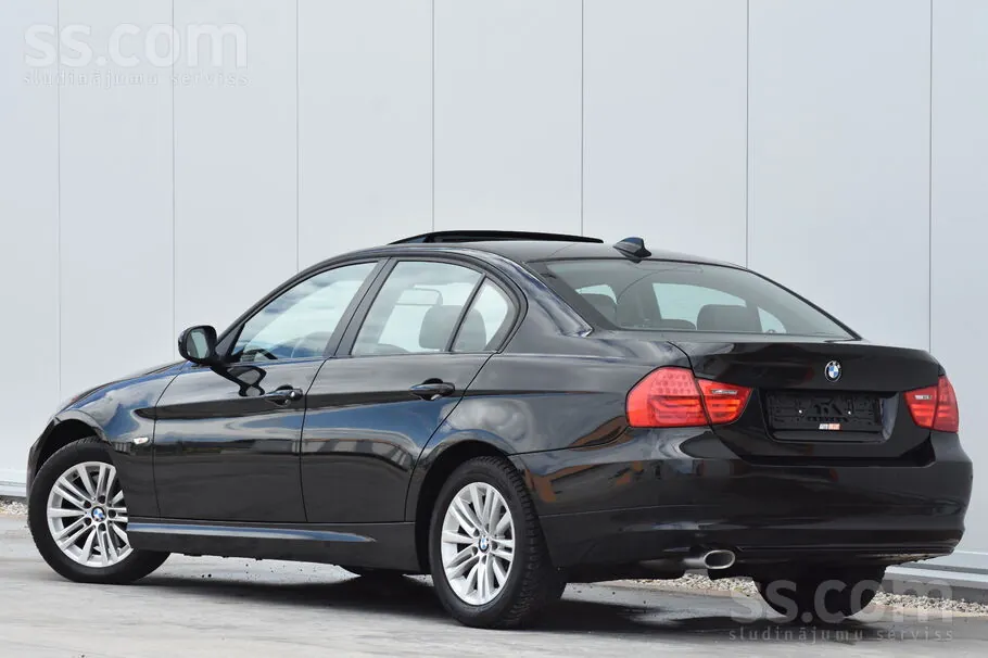 BMW 320 2010 photo 3