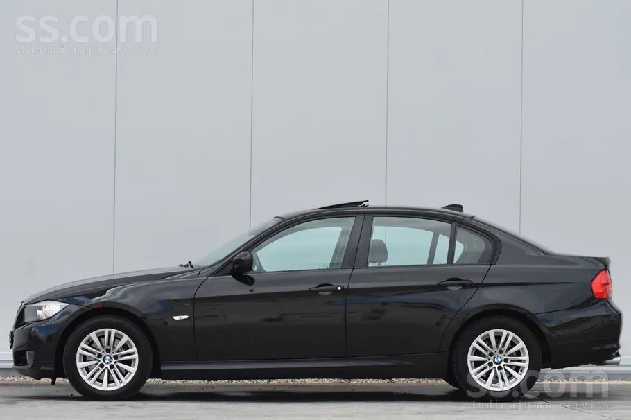 BMW 320 2010 photo 2