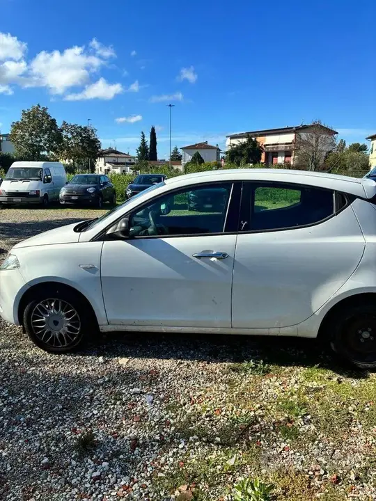 Lancia Ypsilon 2015 photo 2