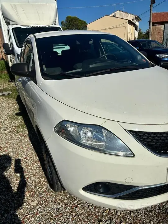 Lancia Ypsilon 2015 photo 4