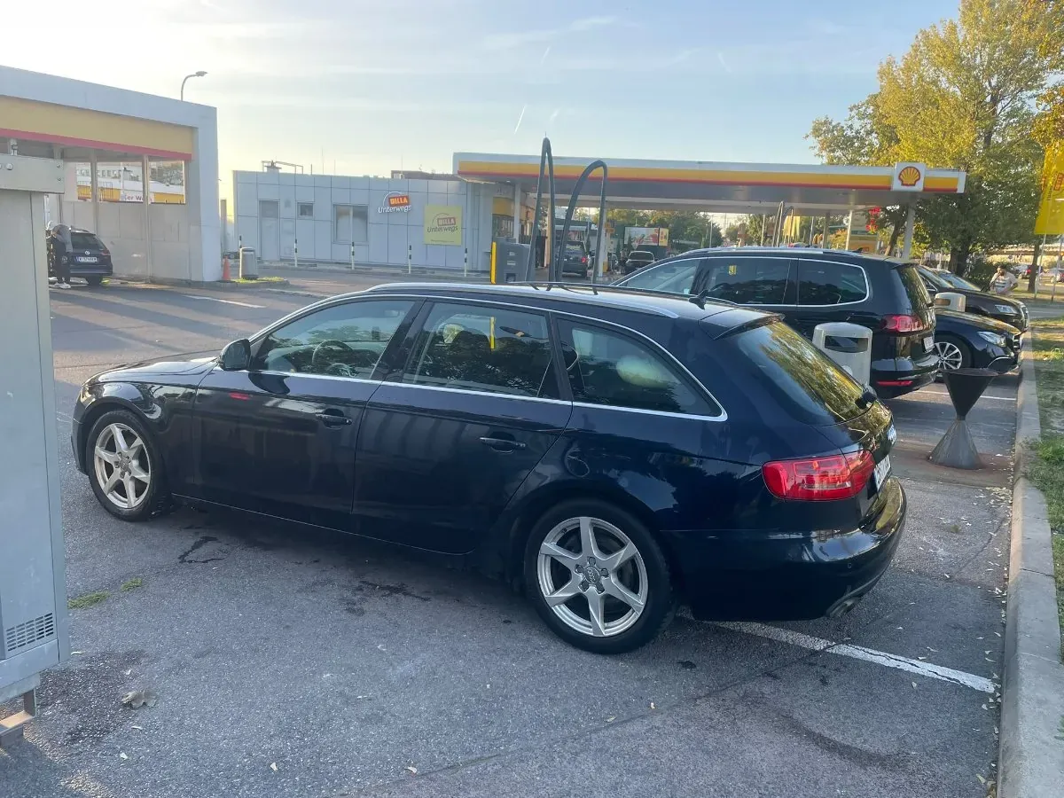 Audi A4 2009 photo 3