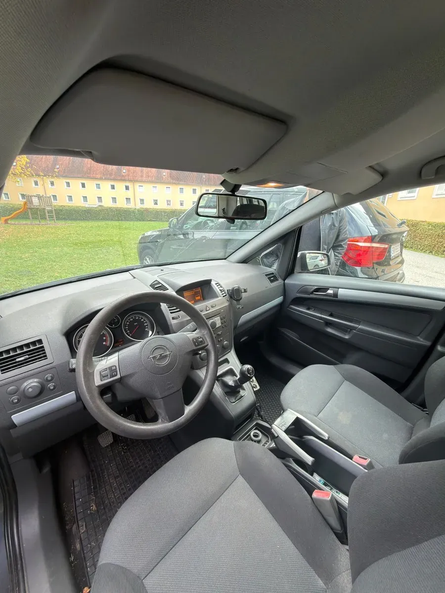 Opel Zafira 2007 photo 2