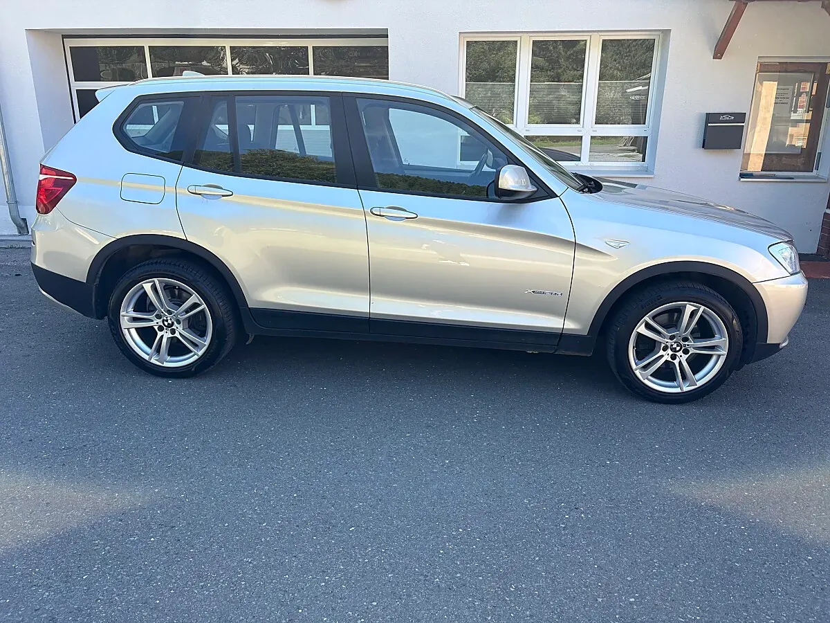 BMW X3 2011 photo 2