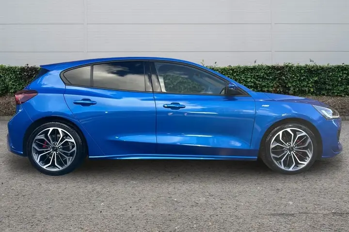 Ford Focus 2023 photo 3