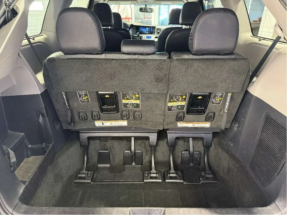Toyota Sienna 2015 photo 5