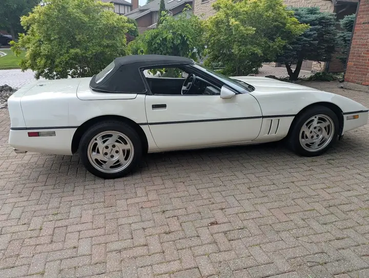 Chevrolet Corvette 1988 photo 2