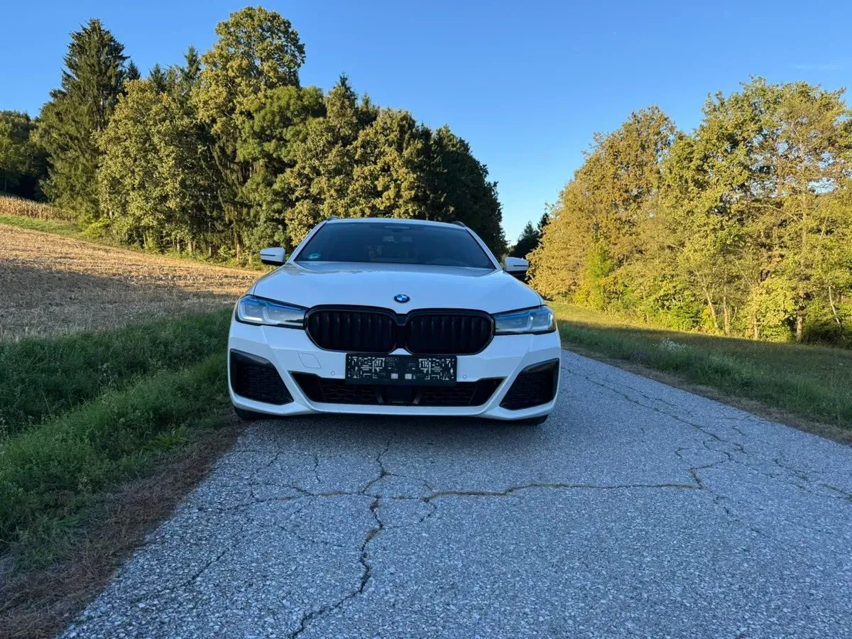 BMW 5 Series 2022 photo 2