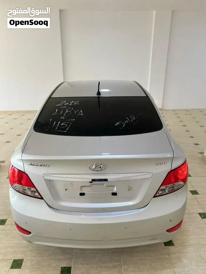Hyundai Accent 2012 photo 2