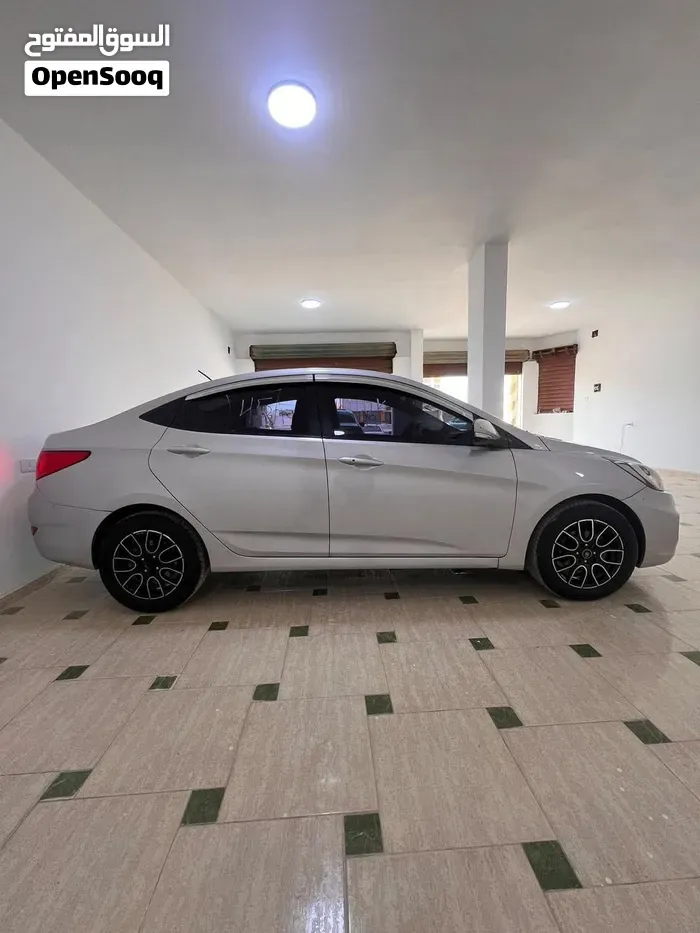 Hyundai Accent 2012 photo 3