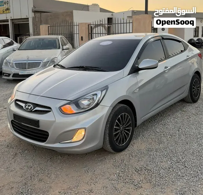Hyundai Accent 2012 photo 5