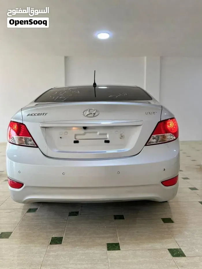 Hyundai Accent 2012 photo 4