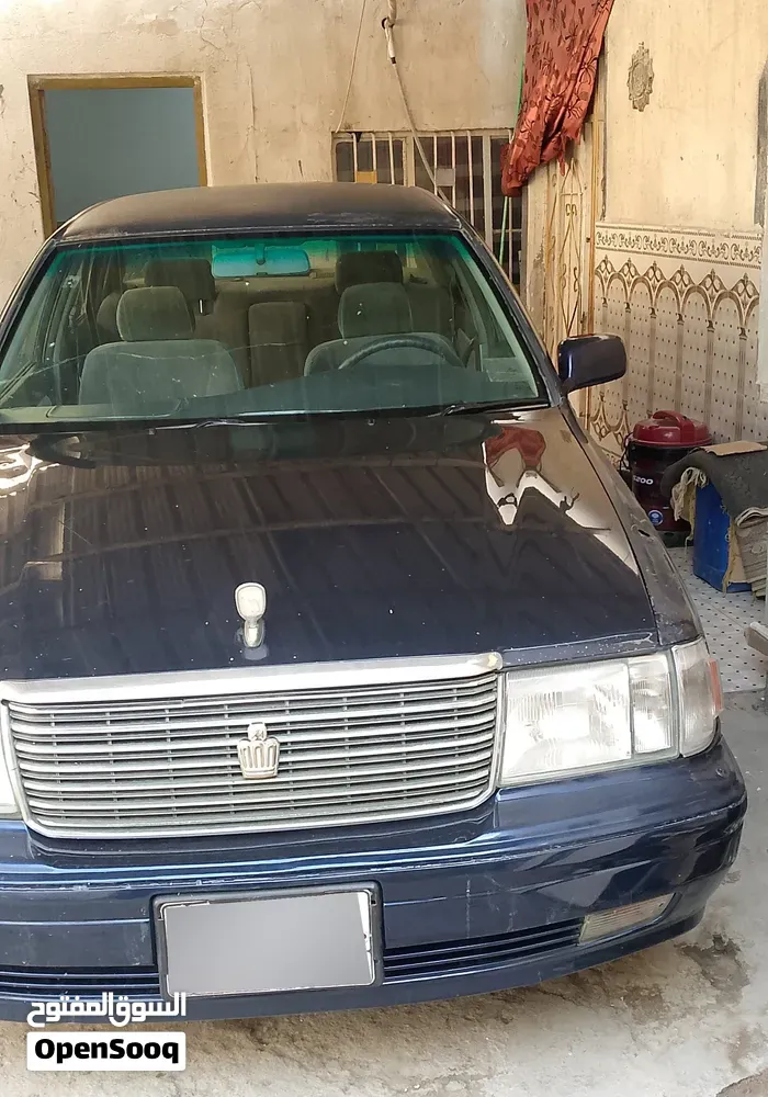 Toyota Crown 1996 photo 2
