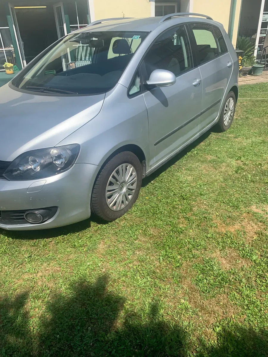Volkswagen Golf 2010 photo 2