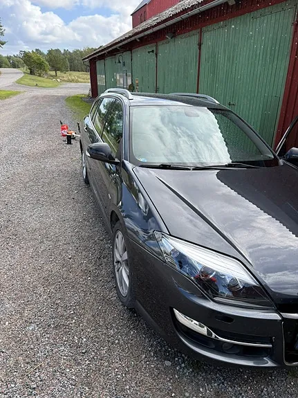 Renault Laguna 2012 photo 2