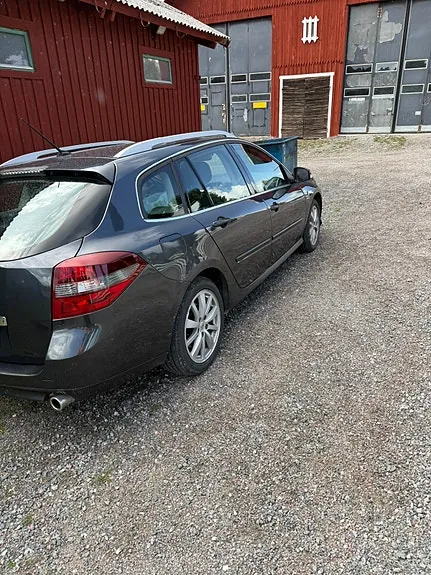 Renault Laguna 2012 photo 3