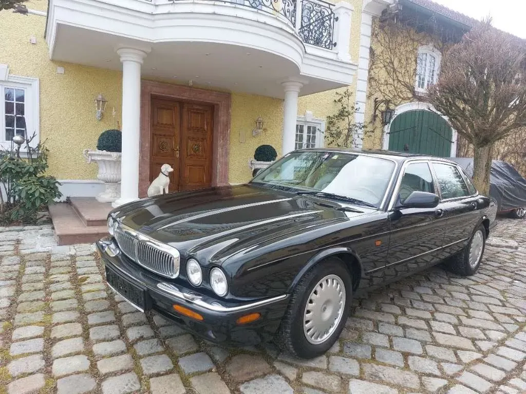 Jaguar Sovereign