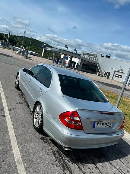 Mercedes-Benz E200