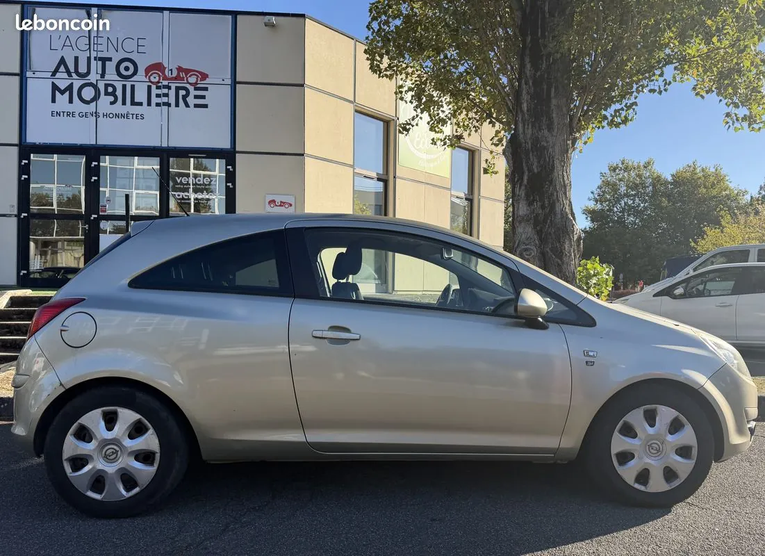 Opel Corsa 2010 photo 2
