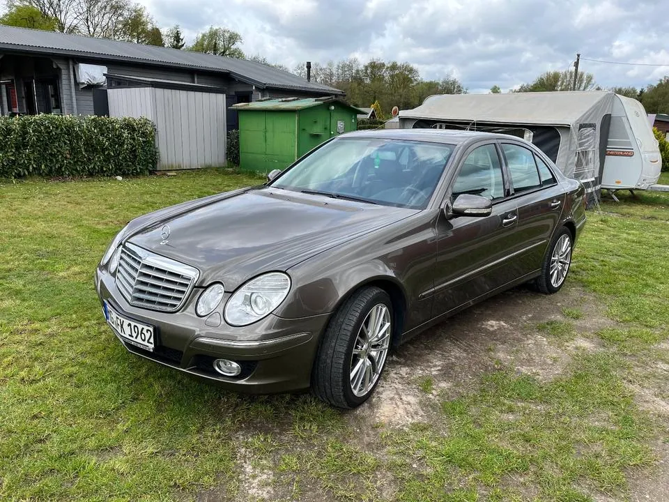 Mercedes-Benz W211