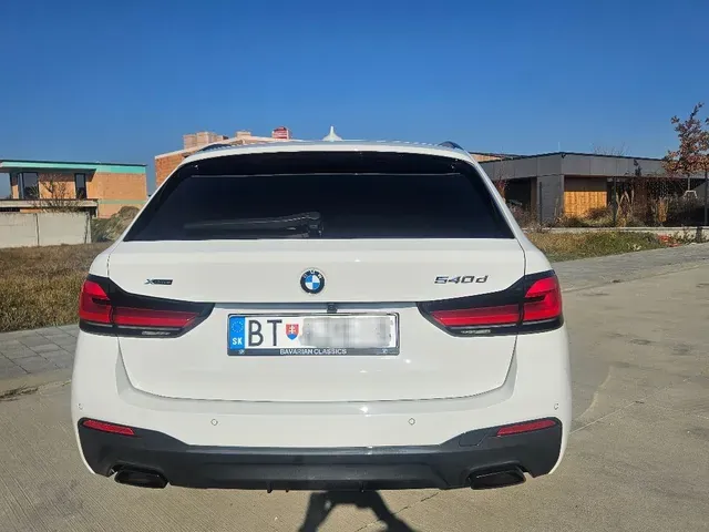 BMW 5 Series Touring 2020 photo 4