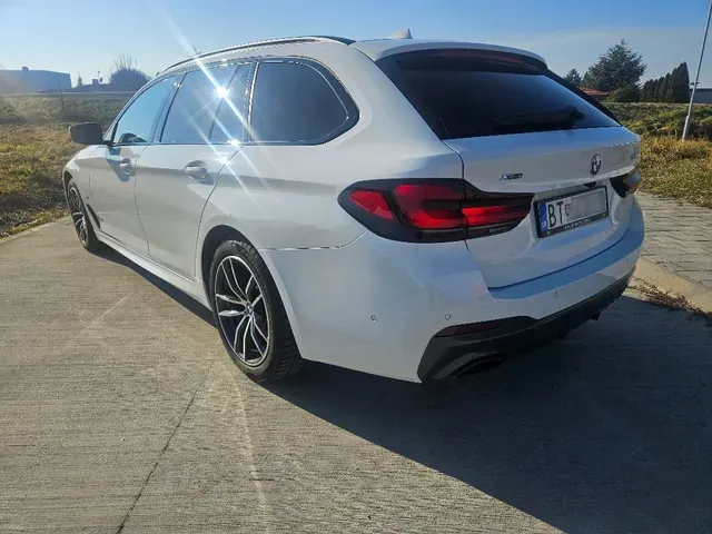 BMW 5 Series Touring 2020 photo 3
