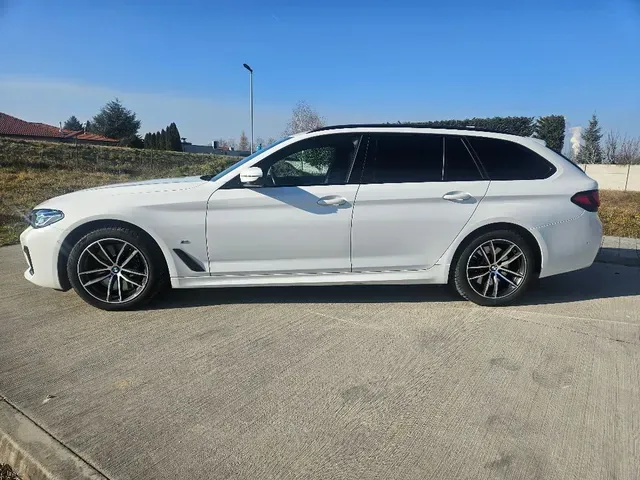 BMW 5 Series Touring 2020 photo 2
