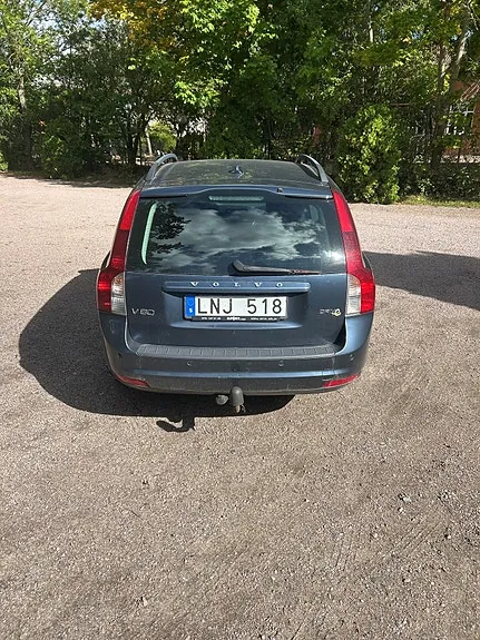 Volvo V50 2011 photo 2