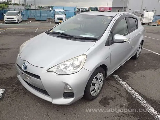 Toyota Aqua 2014 photo 2