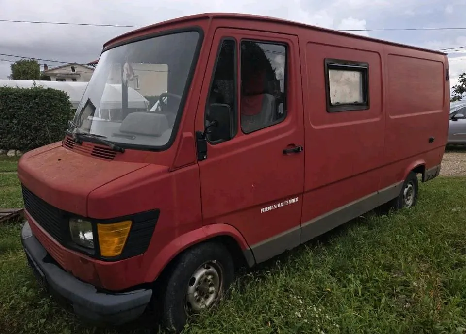 Mercedes-Benz 207