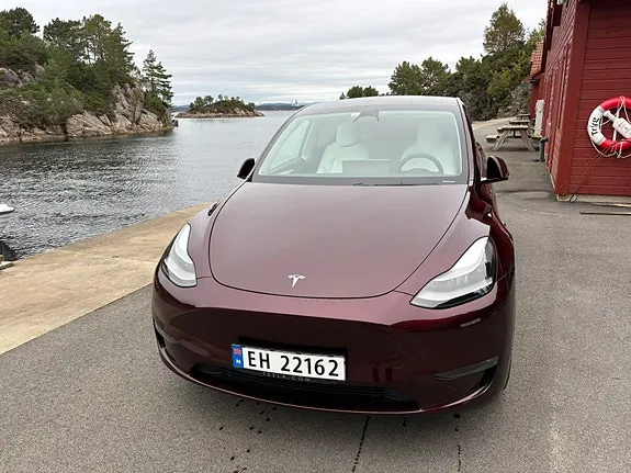 Tesla Model Y 2024 photo 2