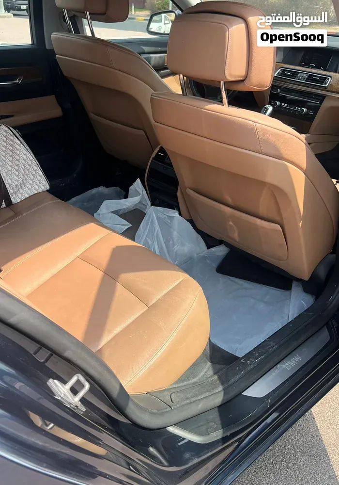 BMW 7 Series 2010 photo 3