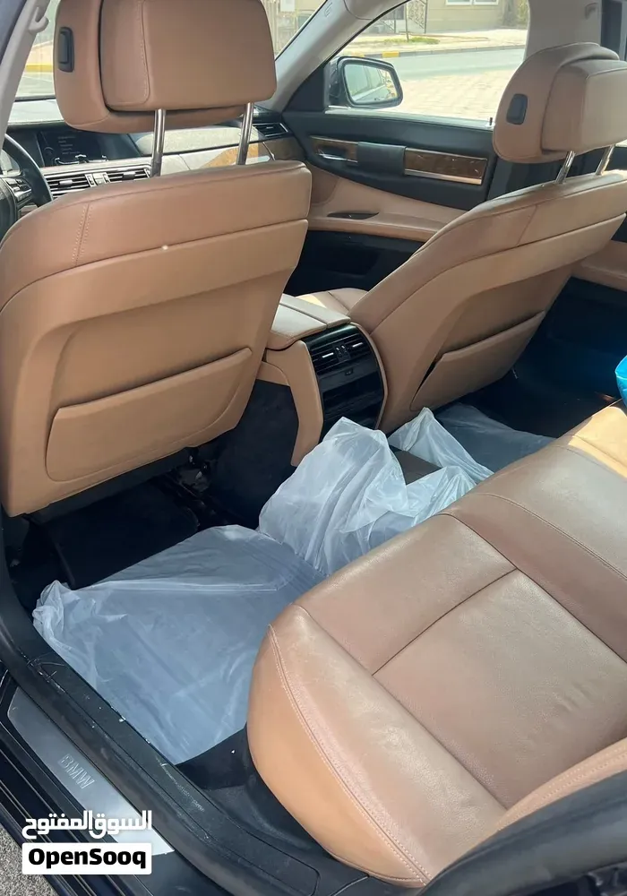 BMW 7 Series 2010 photo 2