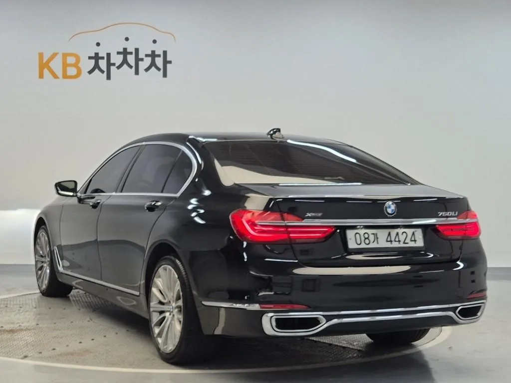 BMW 7 Series 2016 photo 2