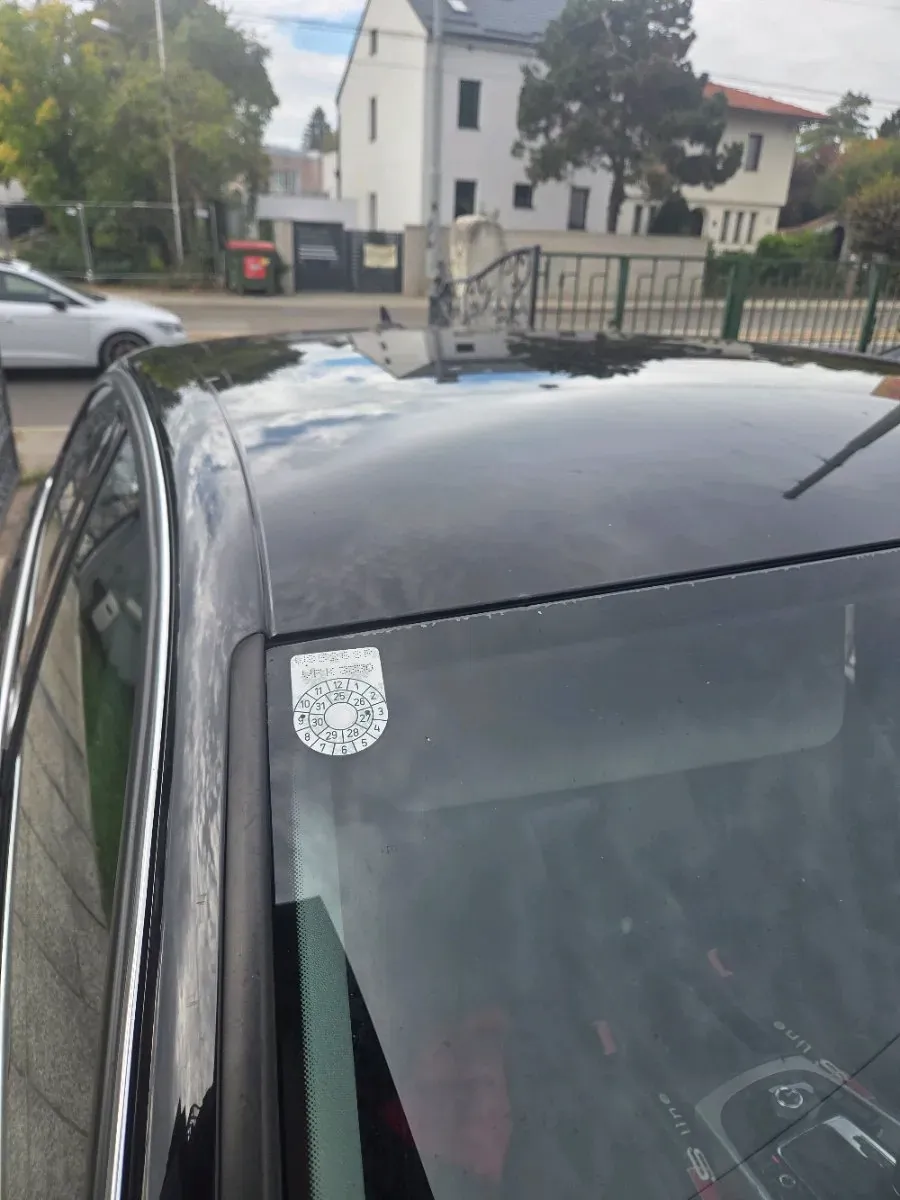 Audi A4 2010 photo 2