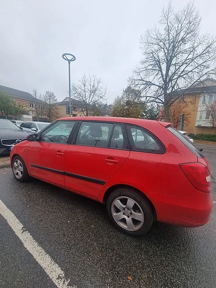 Skoda Fabia 2011 photo 2