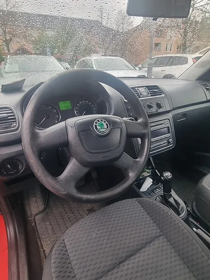 Skoda Fabia 2011 photo 5