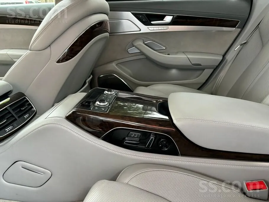 Audi A8 2011 photo 3