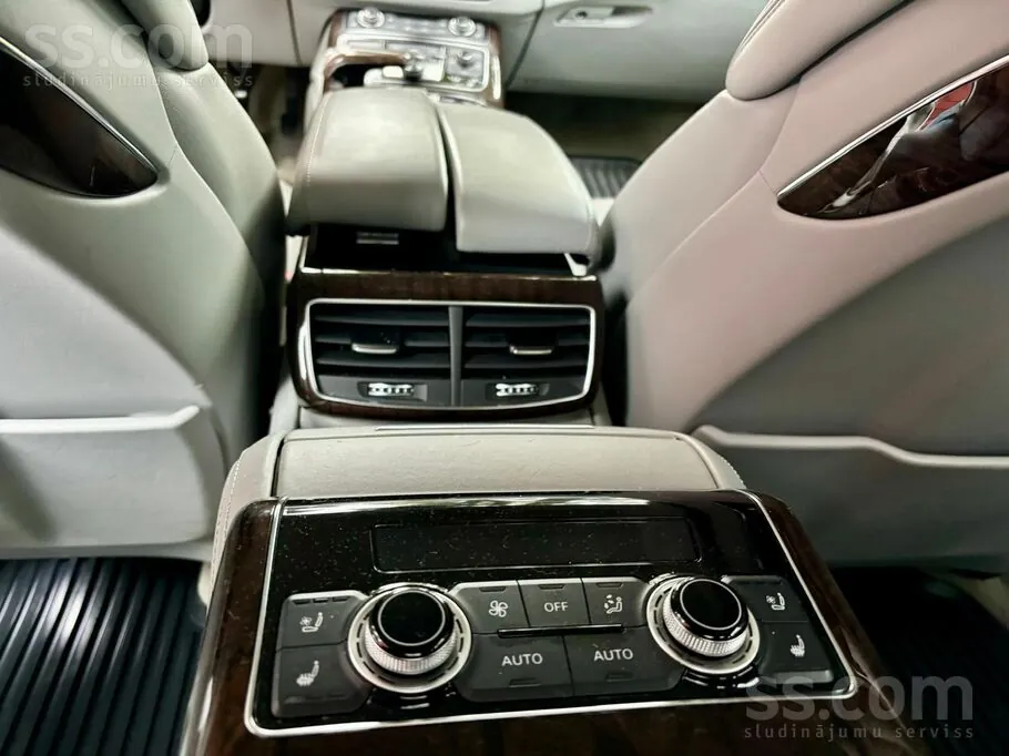 Audi A8 2011 photo 4