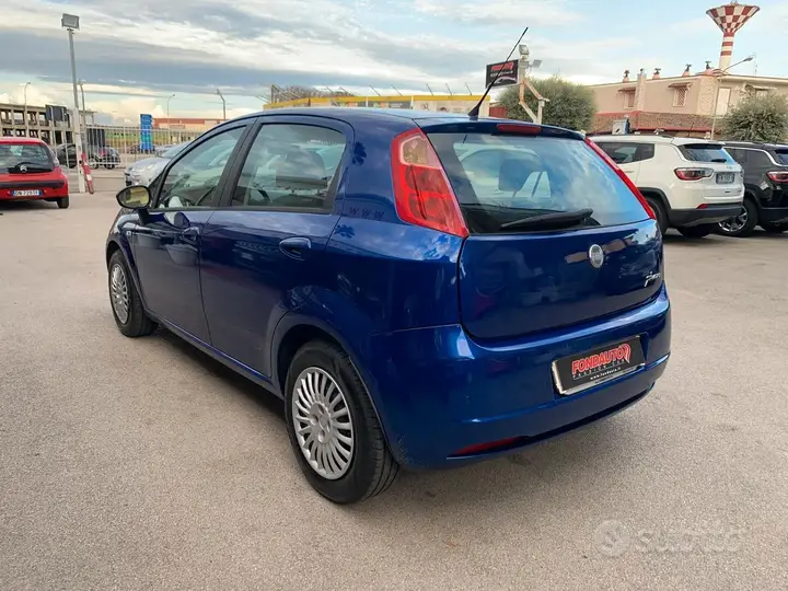 Fiat Grande Punto 2006 photo 2