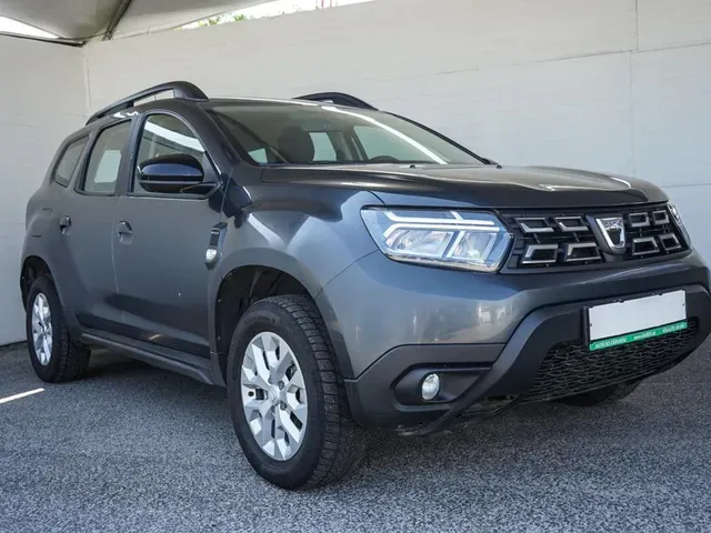 Dacia Duster 2023 photo 2