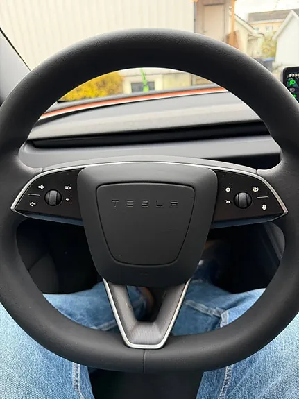 Tesla Model 3 2024 photo 2
