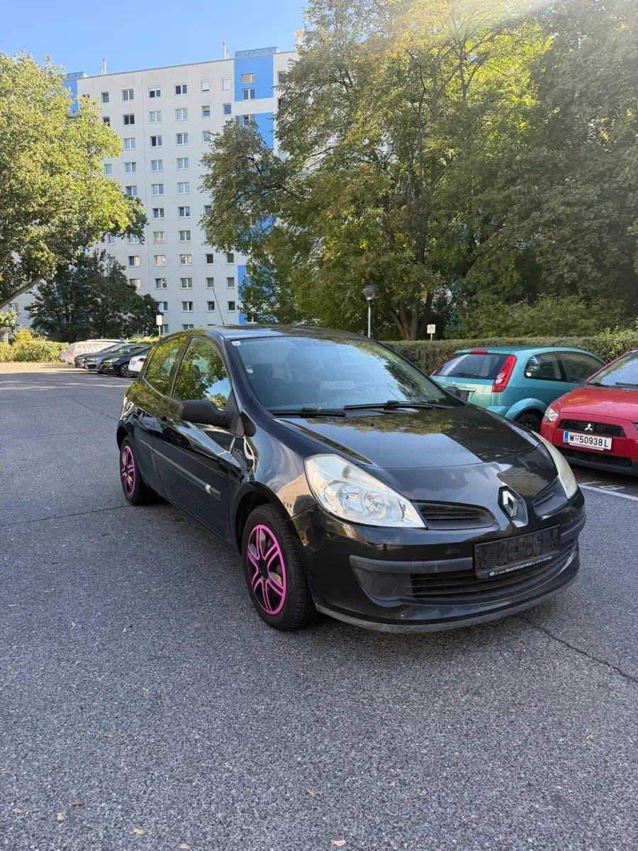 Renault Clio 2006 photo 2