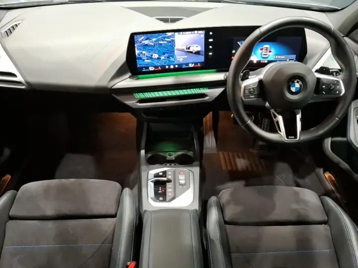 BMW 1 Series 2025 photo 3