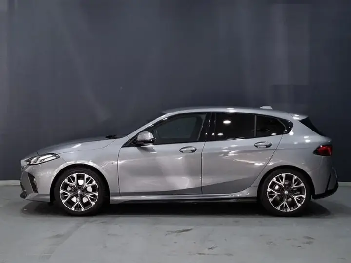 BMW 1 Series 2025 photo 4