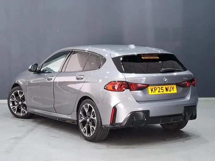 BMW 1 Series 2025 photo 2