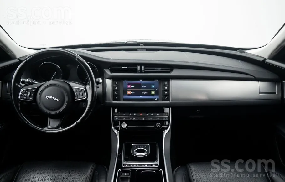 Jaguar Xf 2017 photo 2