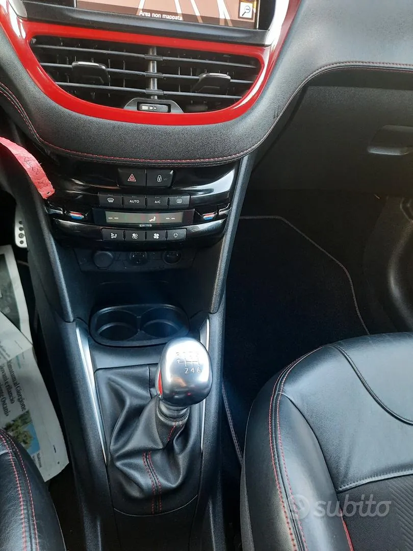 Peugeot 208 2013 photo 4