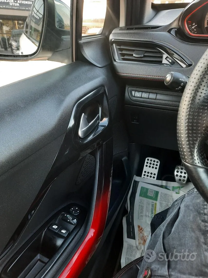 Peugeot 208 2013 photo 3